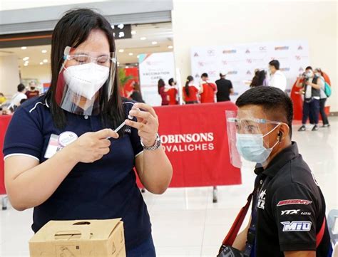 QC opens new vaccine registration portal .